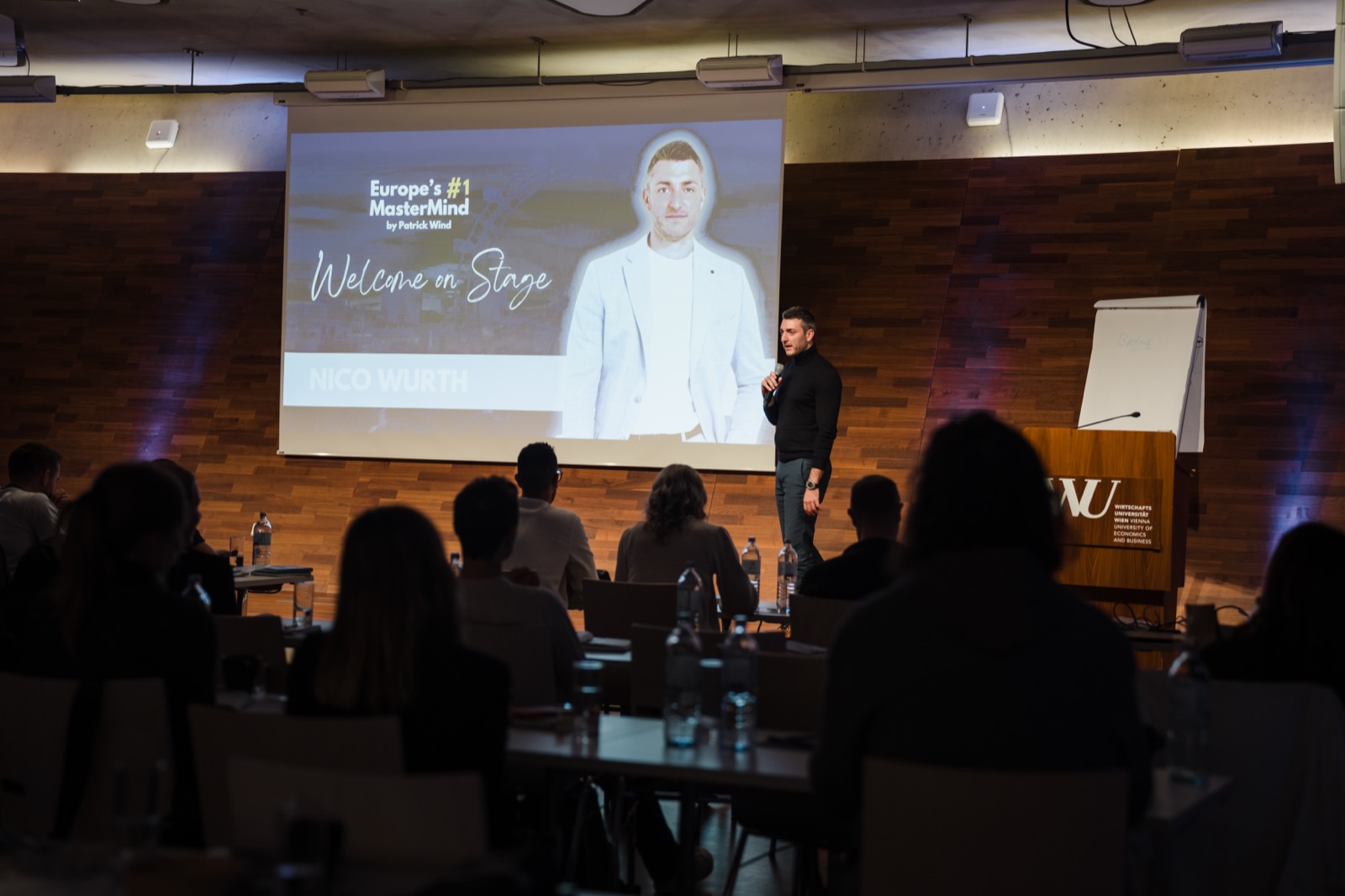 Nico Wurth auf der Bühne der Europe's #1 MasterMind in Wien